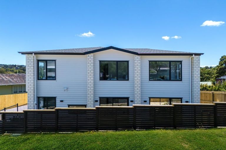 Photo of property in 21a Barron Drive, Green Bay, Auckland, 0604