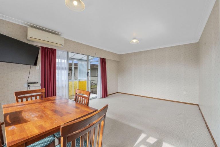Photo of property in 2/4 Severn Place, Spotswood, New Plymouth, 4310