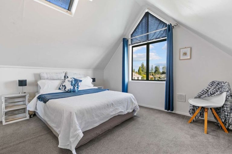 Photo of property in 2 Waitawa Place, Lynmore, Rotorua, 3010