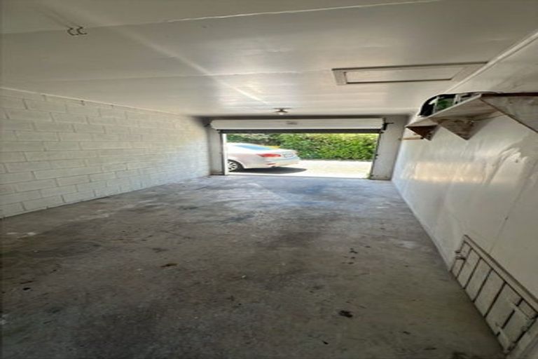 Photo of property in 2/8 Evelyn Place, Hillcrest, Auckland, 0627