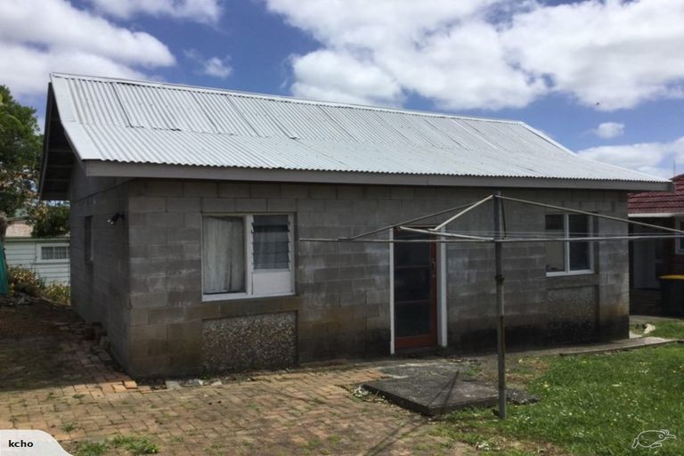 Photo of property in 5 Paton Avenue, Te Atatu South, Auckland, 0610