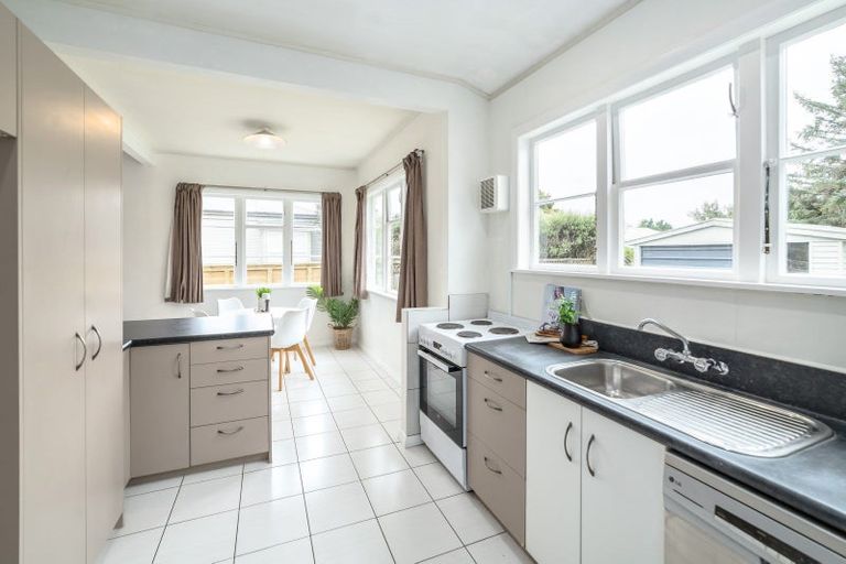 Photo of property in 10 Kent Street, Carterton, 5713