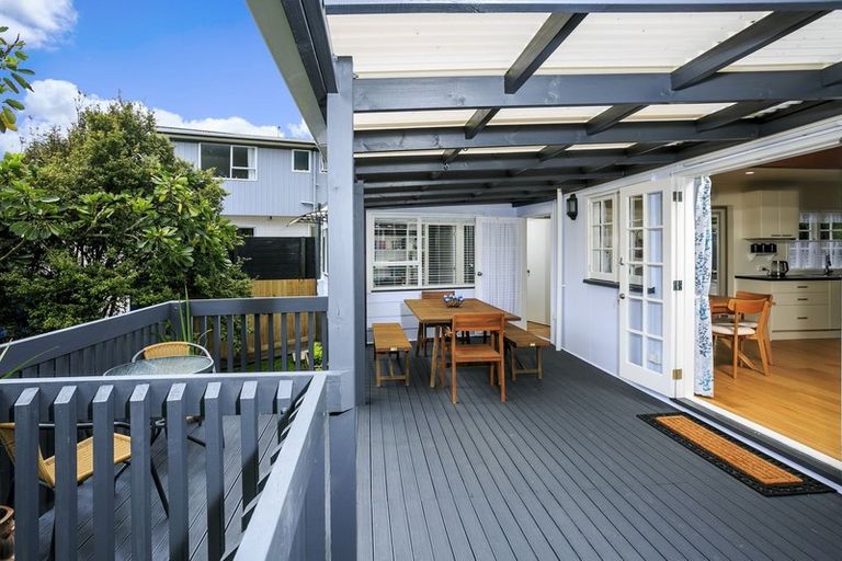 Photo of property in 2/8 Abbeygate Street, Birkdale, Auckland, 0626
