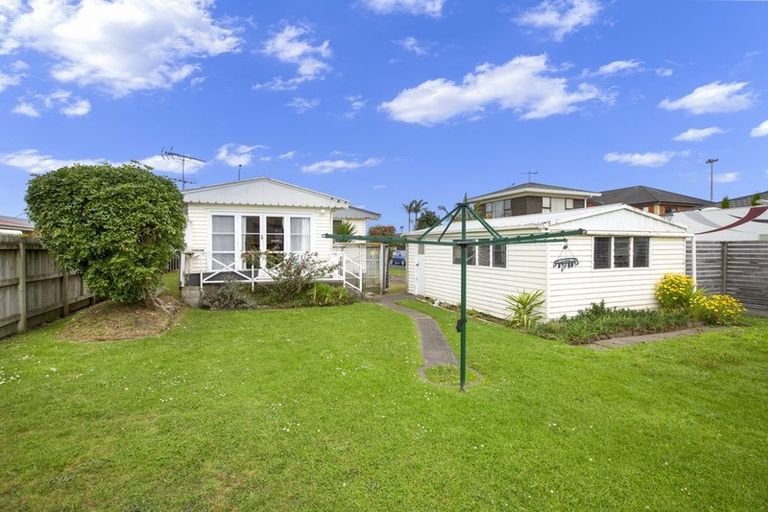 Photo of property in 11 West Hoe Road, Orewa, 0931