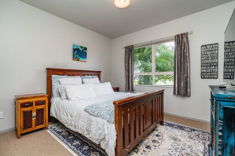 Photo of property in 141 Marsden Bay Drive, One Tree Point, 0118