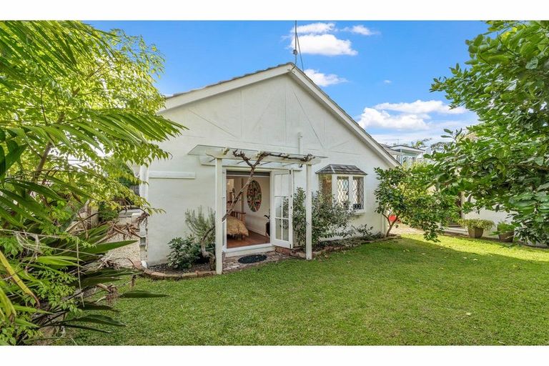 Photo of property in 2/23 Cecil Road, Milford, Auckland, 0620