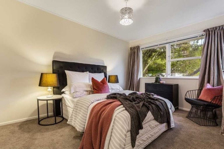 Photo of property in 9 Pendlebury Street, Green Bay, Auckland, 0604