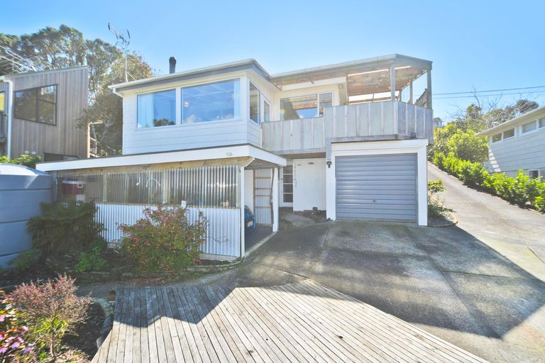 Photo of property in 8 Hillside Crescent, Leigh, 0985