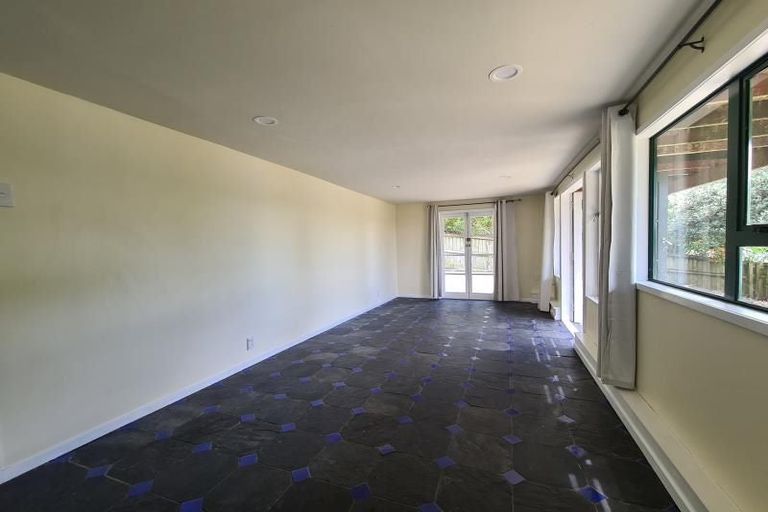 Photo of property in 10 Weatherly Road, Torbay, Auckland, 0630