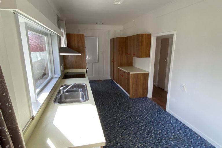 Photo of property in 35 Archibald Road, Kelston, Auckland, 0602