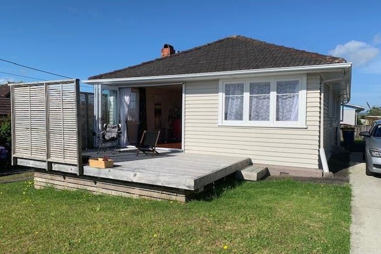 Photo of property in 7 Tatau Way, Te Atatu Peninsula, Auckland, 0610