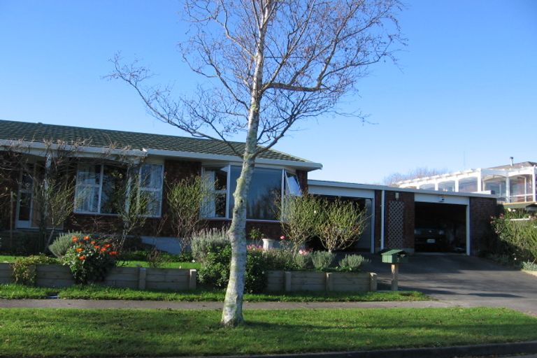 Photo of property in 2 Papawai Place, Milson, Palmerston North, 4414