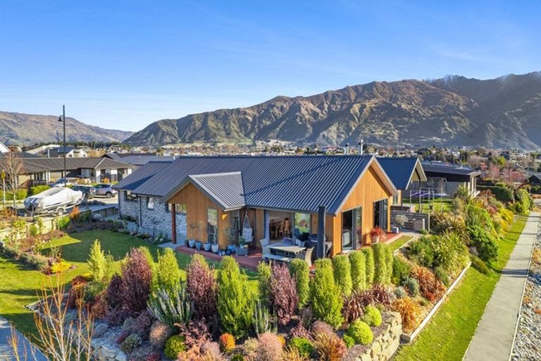 Photo of property in 23 Kereru Crescent, Wanaka, 9305