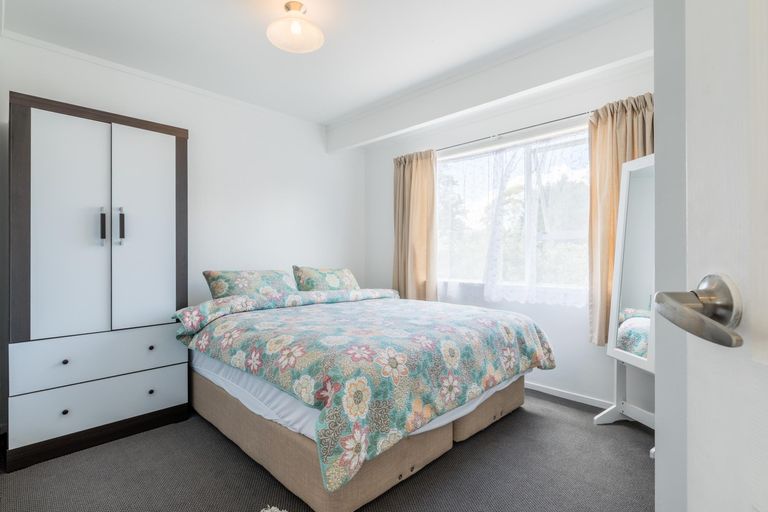 Photo of property in 27 Cedar Heights Avenue, Massey, Auckland, 0614