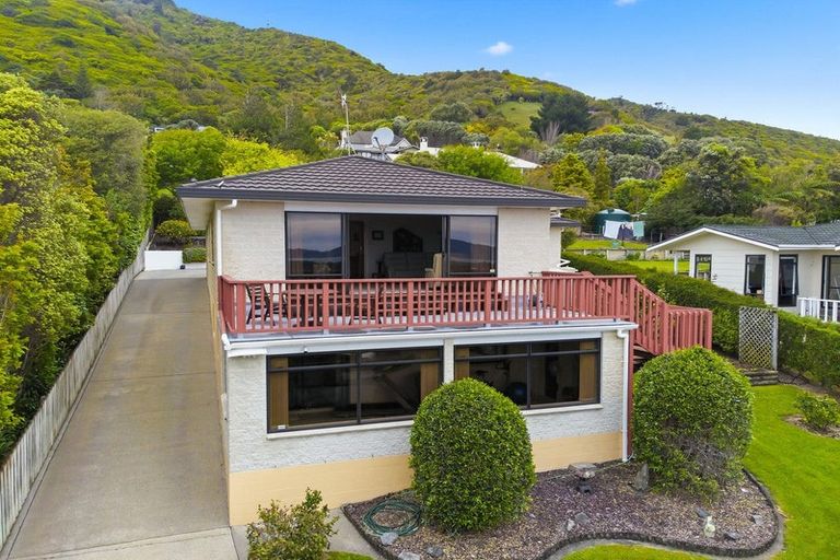 Photo of property in 51 Kotare Street, Waikanae, 5036