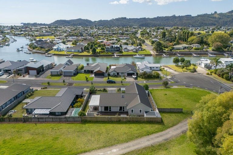 Photo of property in 5 Lady Jocelyn Place, Whitianga, 3510