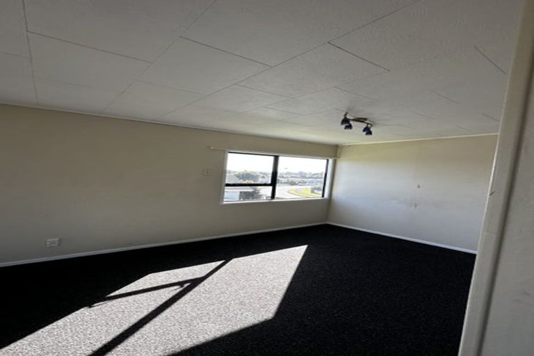 Photo of property in 18 Kopara Place, Clendon Park, Auckland, 2103