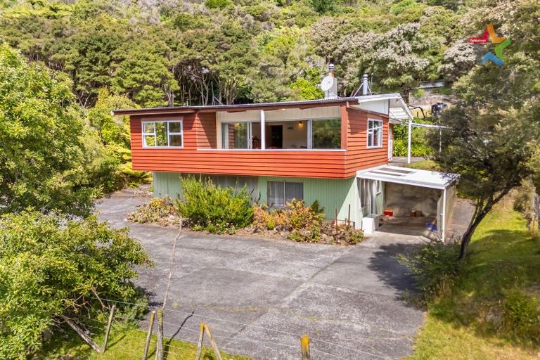 Photo of property in 1119 Coast Road, Wainuiomata Coast, Wainuiomata, 5373