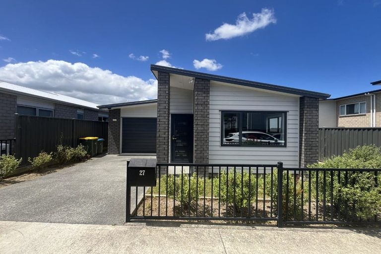 Photo of property in 27 Kaki Drive, Kenepuru, Porirua, 5022