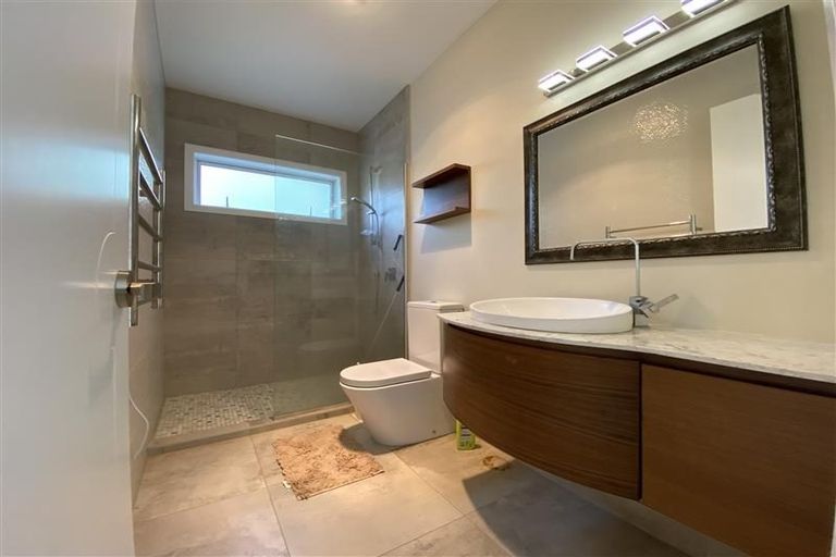 Photo of property in 11a Bank Street, Hillcrest, Auckland, 0627