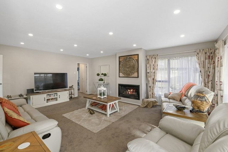 Photo of property in 10 Lorna Irene Drive, Raumati South, Paraparaumu, 5032