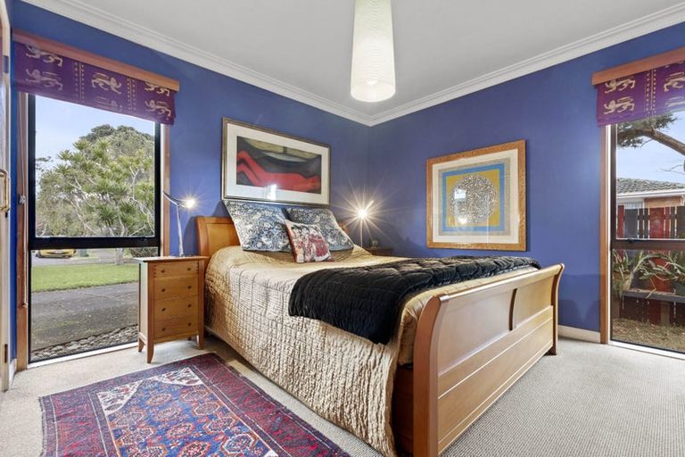 Photo of property in 9 Warden Place, Mangere Bridge, Auckland, 2022