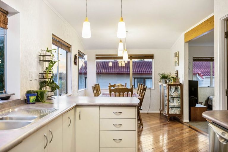 Photo of property in 153 Aviemore Drive, Highland Park, Auckland, 2010