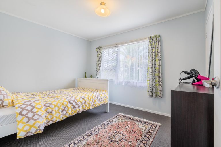 Photo of property in 27 Cedar Heights Avenue, Massey, Auckland, 0614