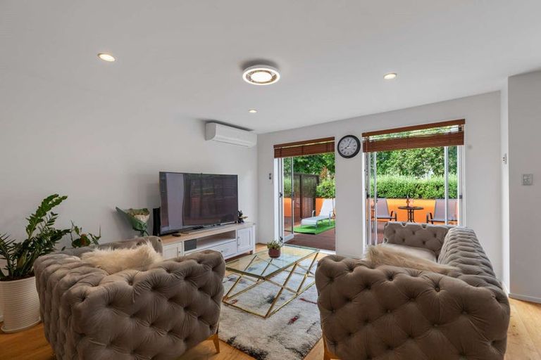 Photo of property in 10 Zabeel Crescent, Takanini, 2112