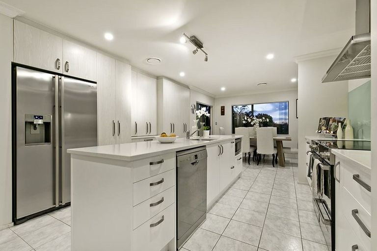 Photo of property in 36 Sapperton Drive, Henderson, Auckland, 0612