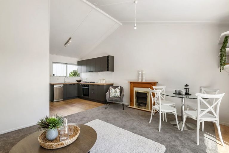 Photo of property in 2/24 Hastings Parade, Devonport, Auckland, 0624