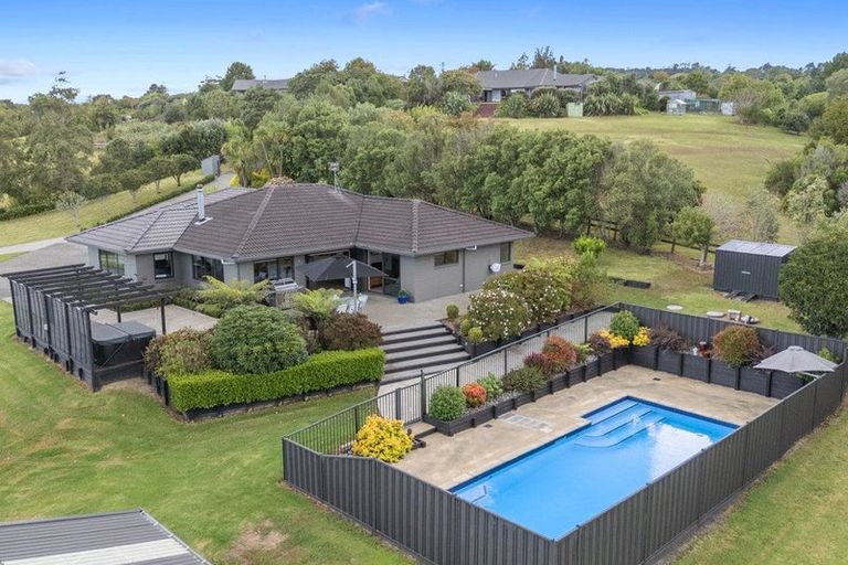 Photo of property in 71 Kaipara Road, Papakura, 2582