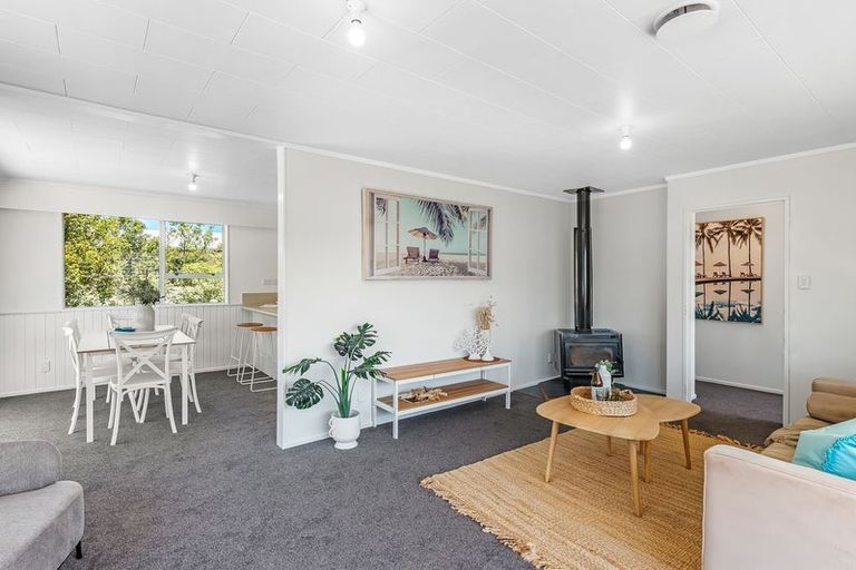 Photo of property in 198 Tutere Street, Waikanae Beach, Waikanae, 5036