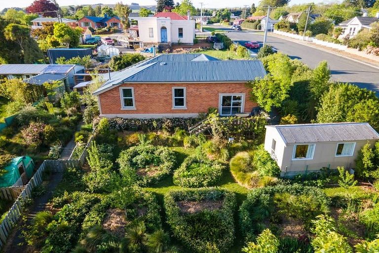 Photo of property in 21 Peel Street, Lawrence, 9532