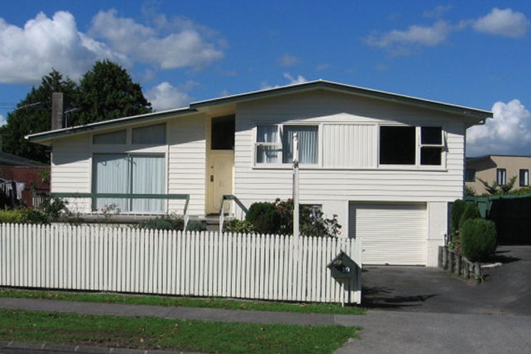 Photo of property in 10 Edgewater Drive, Pakuranga, Auckland, 2010
