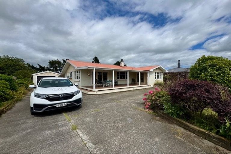 Photo of property in 10 Grey Street, Martinborough, 5711