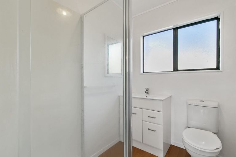 Photo of property in 2/35 Secretariat Place, Randwick Park, Auckland, 2105