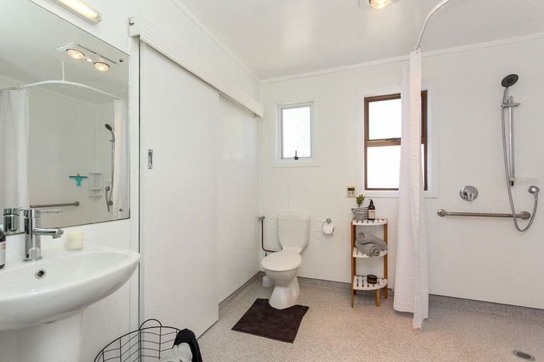 Photo of property in 247 Mangorei Road, Merrilands, New Plymouth, 4312