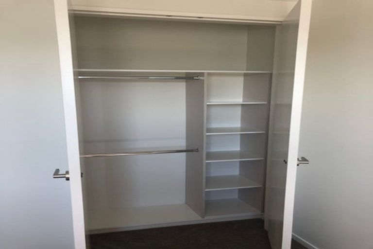 Photo of property in 2 Riroriro Close, Papakura, 2110