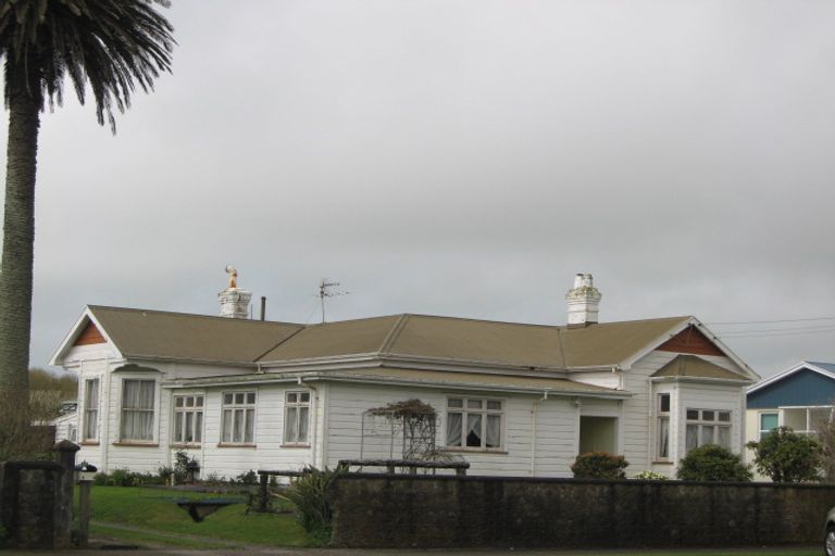 Photo of property in 14 Domett Street, Waitara, 4320