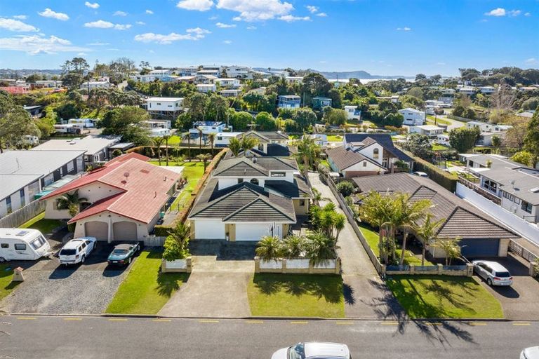 Photo of property in 43 Walton Street, Red Beach, 0932