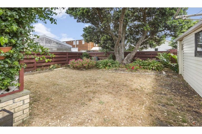 Photo of property in 1 Collins Street, Petone, Lower Hutt, 5012