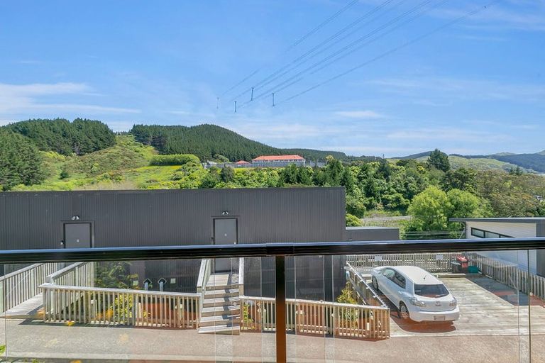 Photo of property in 7 Ara Patukawenga, Tawa, Wellington, 5028