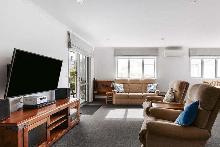 Photo of property in Waterview Estate, 3/4 Greystone Place, Omokoroa, 3114