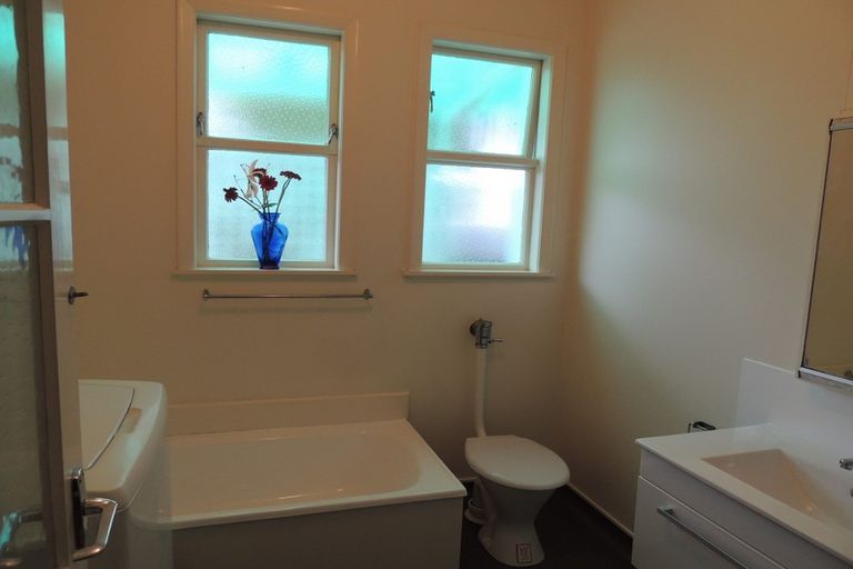 Photo of property in 5 Glen Alton Avenue, Paparangi, Wellington, 6037