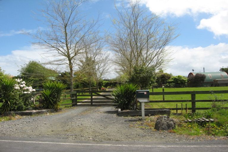 Photo of property in 120 Boord Crescent, Kumeu, 0891