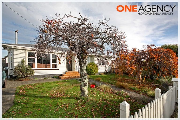 Photo of property in 32 Bledisloe Street, Levin, 5510