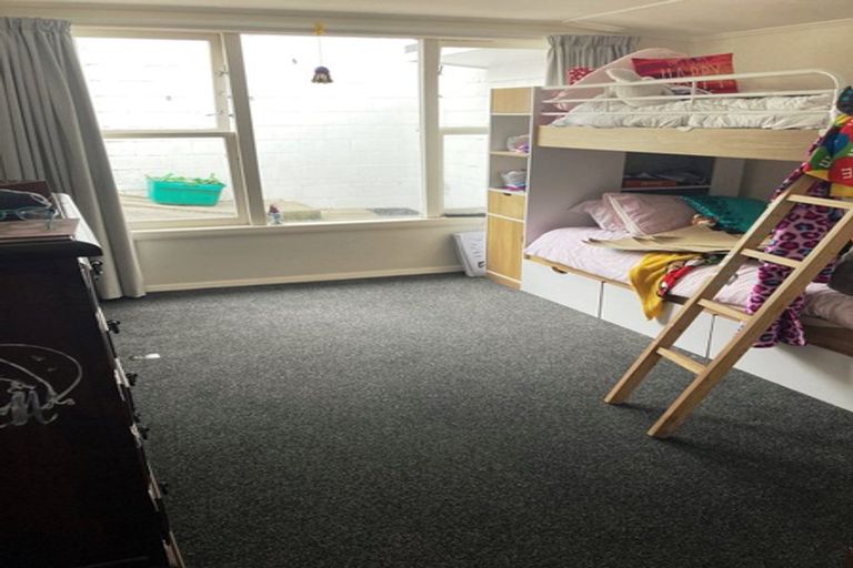 Photo of property in 16 Kotare Street, Waikanae, 5036