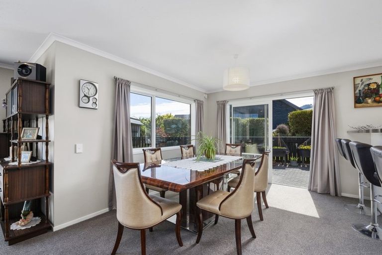 Photo of property in 6 Rogers Place, Kinloch, Taupo, 3377