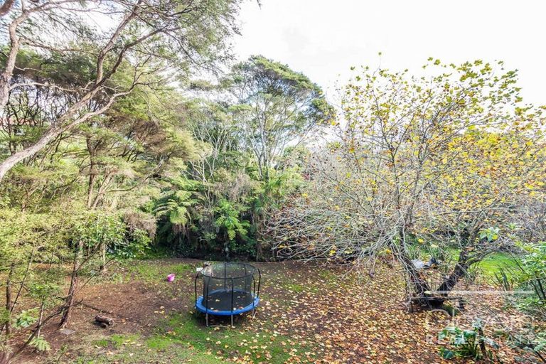 Photo of property in 62 Woodfern Crescent, Titirangi, Auckland, 0604